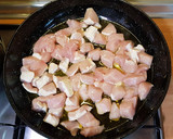 Foto del paso 1 de la receta: Pollo con pimiento rojo