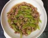 รูปขั้นตอนการทำที่ 3 ของ "หมูสับผัดพริกอ่อน" Stir Fried Minced Pork with Peppers