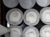 Mini Pavlova Chocovanila Cream