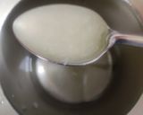 A picture of step 4 of Tangy jelly lemon frosty.