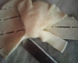 A picture of step 2 of Paneer stuffed semolina samosa.
