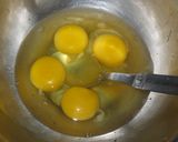 A picture of step 1 of Masala Omlette.