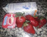 صورة لخطوة 1 من وصفة عصير الفريز ودانيت كيجي لذيذ