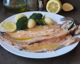 Foto del paso 3 de la receta: Trucha al horno con brócoli y patatas francesas