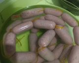 Foto langkah ke 8 dari resep Homemade Chicken Bratwurst.