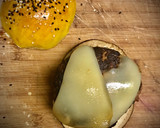 Foto del paso 16 de la receta: Cena norteamericana: Hamburguesas caseras con aros de cebolla y salsa barbacoa