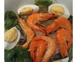 Une image de l'étape 6 de Soupe au boeuf ou aux crevettes avec vermicelle, menthe, basilic et oseille.