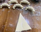 Foto langkah ke 5 dari resep Croissant Puff Pastry, Cepat dan Mudah!.
