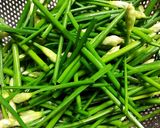 Hình bước làm 1 của món Canh Bông Hẹ Nấu Nấm Đậu Hủ Non Chay