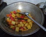 Foto langkah ke 6 dari resep Semur kentang #berburucelemekemas #resolusi2019.
