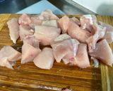 Une image de l'étape 1 de Poulet mariné aux poivrons tricolores et courgette.