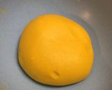 Foto langkah ke 4 dari resep Donat mini labu kuning.
