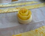 Foto del passaggio 8 della ricetta Crostata di Rose di Mele in Sfoglia e Crema Pasticcera