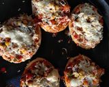 A picture of step 5 of Mini pizzas.