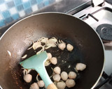 Foto langkah ke 1 dari resep Oseng Sawi Bakso.