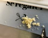 Une image de l'étape 2 de Marinade aux deux moutardes, ail, romarin et sirop d’érable.