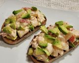 Foto del paso 7 de la receta Montaditos de delicias de mar y aguacate