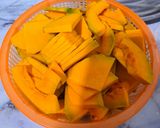 Hình bước làm 1 của món Bí đỏ xào tỏi