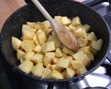 Une image de l'étape 4 de Compote de pommes au jus de prunes.