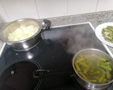 Foto del paso 2 de la receta: Lenguados en salsa a la plancha con puré del campo y salteado