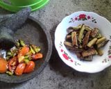 Foto langkah ke 2 dari resep Sambel terong pedas.