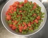 Une image de l'étape 8 de Salade de melon, pastèque et raisin au miel.