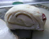 Foto del paso 5 de la receta: Bizcochos de salame y queso con hojaldre express