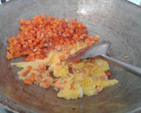Foto langkah ke 4 dari resep Nasi Goreng Sosis Keju.