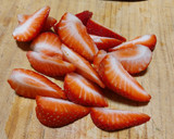 Foto del paso 1 de la receta: Ensalada veraniega de hojas verdes y frutas frescas