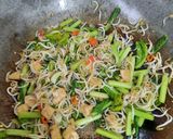 Foto langkah ke 5 dari resep Tumis sawi tauge simple.