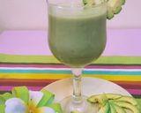 A picture of step 2 of Healthy avocado kale smoothie.
