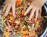 Hình bước làm 10 của món Nấu ăn cùng con: Gỏi hoa chuối cà rốt