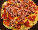 Foto del paso 1 de la receta: Pizza de calabacín en sartén