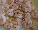 Foto del paso 2 de la receta: Camarones con salsa de espinacas y fideos