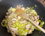 Foto del paso 2 de la receta: Crema de champiñones y puerro