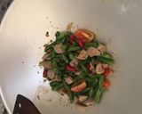 Foto langkah ke 3 dari resep Tumis Buncis Bakso Pedas.