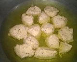 Foto langkah ke 2 dari resep Bola2 Ayam Lada Hitam Goreng.