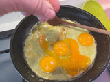 Huevos revueltos con queso