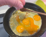 Foto del paso 2 de la receta: Huevos revueltos con queso