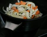 รูปขั้นตอนการทำที่ 4 ของ สตูว์ปีกไก่เห็ดสองสหาย