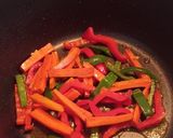 Foto del paso 3 de la receta: Wok de pollo y verduras 🍆🍗🧄🧅🥒🍛