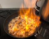 Une image de l'étape 2 de Saumon flambée au whisky.