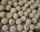तिळगुळ आणि तिळाची वडी (tilgul tilachi wadi recipe in marathi) रेसिपी स्टेप 2 फोटो