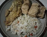 Foto langkah ke 4 dari resep Nasi Goreng Daun Jeruk kilat.