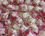 Foto del passaggio 6 della ricetta Ravioli di barbabietola ripieni di patate e ricotta
