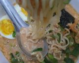 Foto langkah ke 4 dari resep Kimchi ramyeon (dengan gekikara ramen).