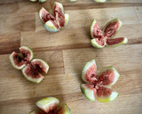 Foto del paso 3 de la receta: Coca de higos y cebolla caramelizada con sobrasada