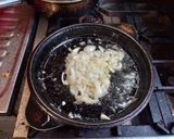 Foto del paso 4 de la receta: Pollo deshuesado con cebolla y leche