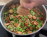 Foto del paso 4 de la receta: Guisantes con butifarra blanca