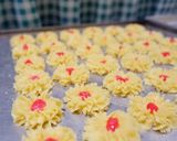 Foto langkah ke 7 dari resep Kue Semprit.